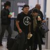 Exclusif - Orlando Bloom et Selena Gomez quittent l'aéroport de LAX à Los Angeles, le 20 octobre 2014.
