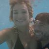 Pauline Lefèvre : sexy selfie dans la piscine pour Sony Xperia Z3