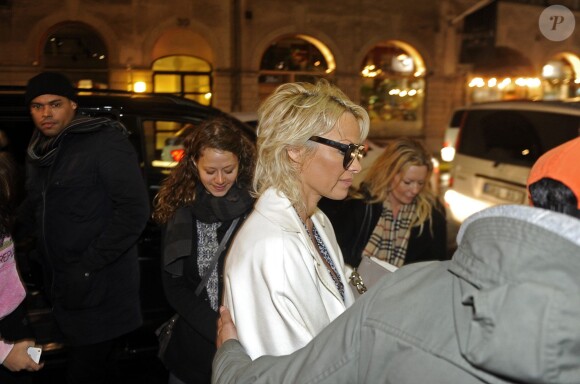 Pamela Anderson a passé sa journée entre un déjeuner avec sa belle-fille chez Berns, une séance shopping dans le magasin de Victoria Silvstedt, à Stockholm, le 24 octobre 2014 