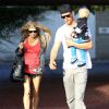 Exclusif - Fergie et Josh Duhamel se rendent à leur cours de gym avec leur fils Axl à Los Angeles, le 26 octobre 2014.