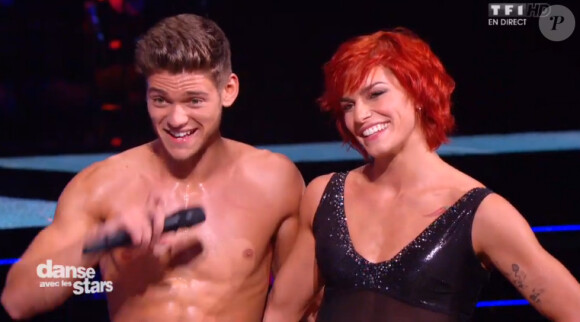 Rayane Bensetti et Fauve Hautot dans Danse avec les stars, le samedi 25 octobre 2014.