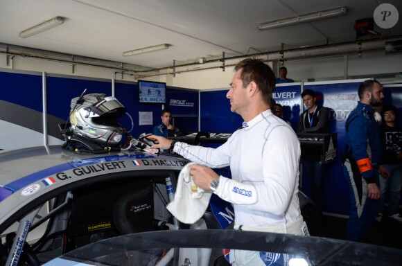 Exclusif - David Hallyday lors de la finale du Championnat de France F4 GT Tour au circuit Paul-Ricard au Castellet le 25 octobre 2014