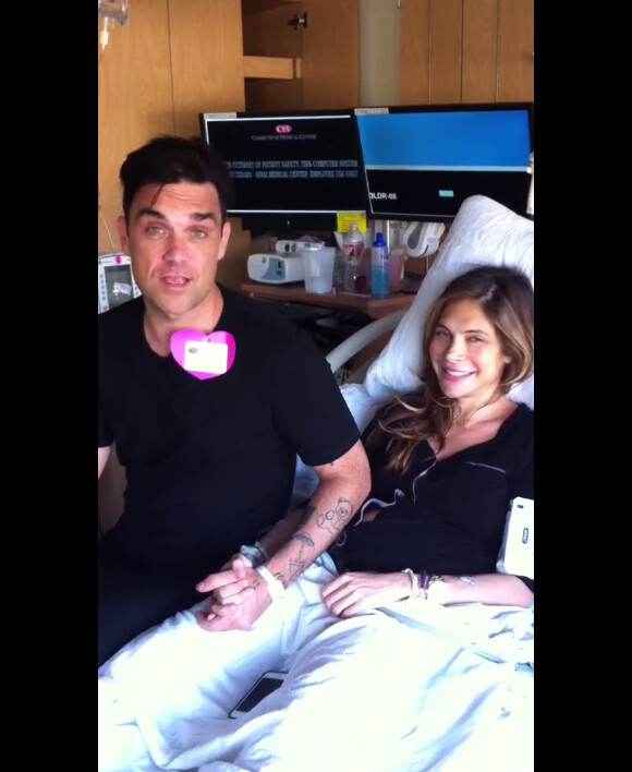 Robbie Williams annonce la naissance de son deuxième bébé avec sa femme Ayda à Los Angeles le 27 octobre 2014