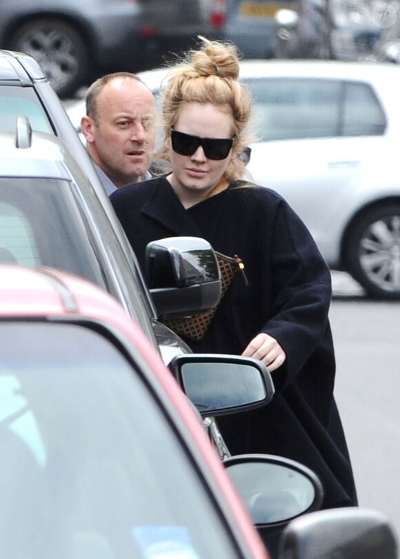 Adele dans les rues de Londres, le 27 avril 2013.
