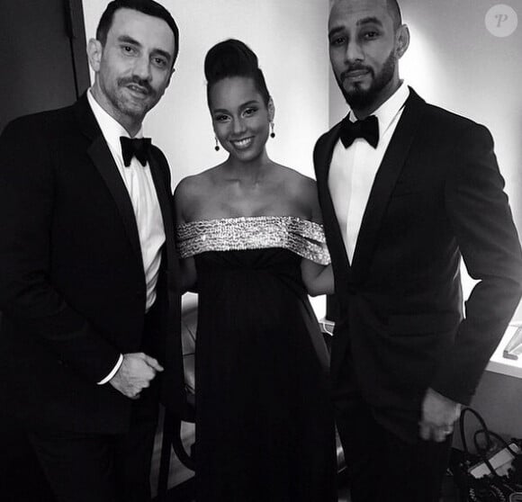 Alicia Keys (enceinte) avec son mari Swizz Beatz et Riccardo Tisci lors de la soirée "Keep A Child Alive Black Ball" organisée jeudi 30 octobre 2014 à New York.