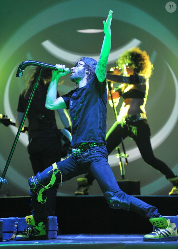 Shaka Ponk en live au Palais Omnisports de Paris Bercy, le 6 janvier 2013.