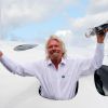 Sir Richard Branson prend la pose dans son SpaceShipTwo au Farnborough International Airshow de Farnborough, le 11 juillet 2012