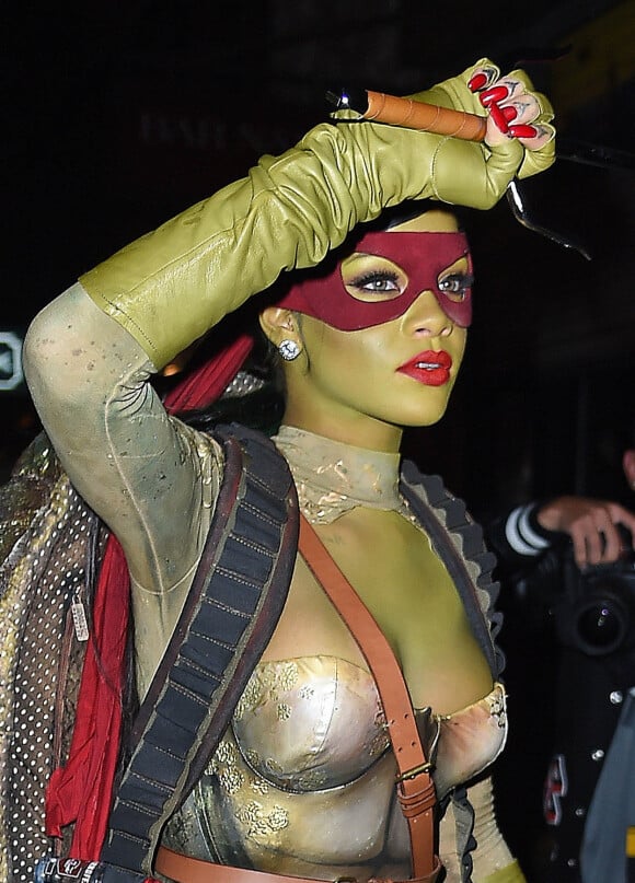 Rihanna déguisée en Tortue Ninja pour Halloween à New York, le 31 octobre 2014. 