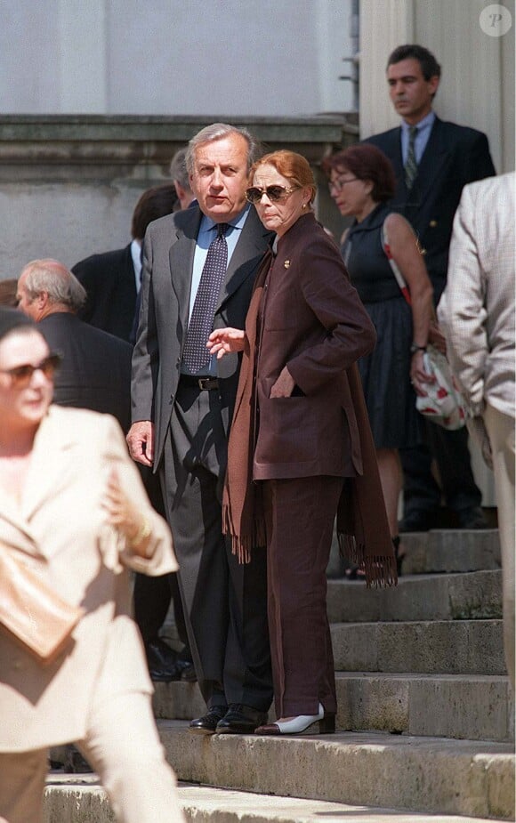 Daniel Ceccaldi au côté de Christiane Minazzoli lors de l'enterrement de Jean-Pierre Darras à Paris, le 9 juillet 1999