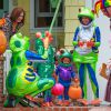 Pour Alyson Hannigan, son mari Alexis Denisof et leurs filles Satyana et Keeva, Halloween 2014 s'est fait en grenouilles, le 31 octobre à Brentwood, Los Angeles !