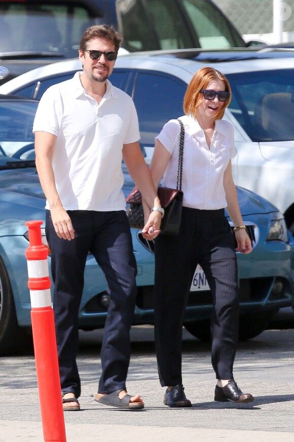 Alyson Hannigan et Alexis Denisof main dans la main le 10 octobre 2014 à Los Angeles. Un joli couple, qui dure...