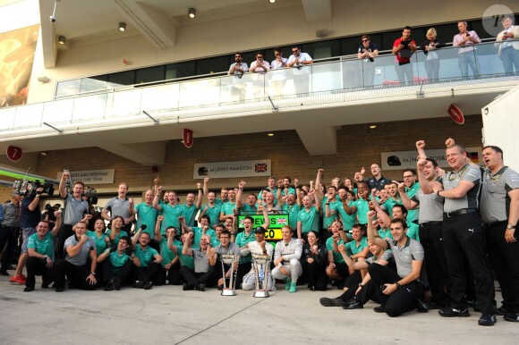 L'écurie Mercedes célèbre son doublé lors du Grand Prix des Etats-Unis à Austin, le 2 novembre 2014