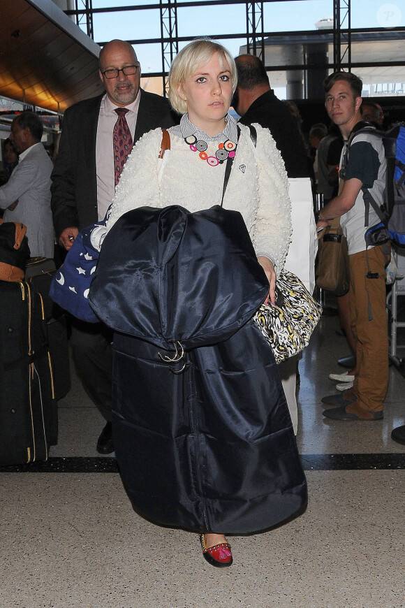 Lena Dunham et la productrice de "Girls" Jenni Konner à l'aéroport de Los Angeles, le 26 août 2014.