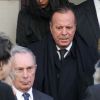 Michael Bloomberg et Julio Iglesias aux funérailles du créateur Oscar de la Renta, le 3 novembre 2014 à New York.