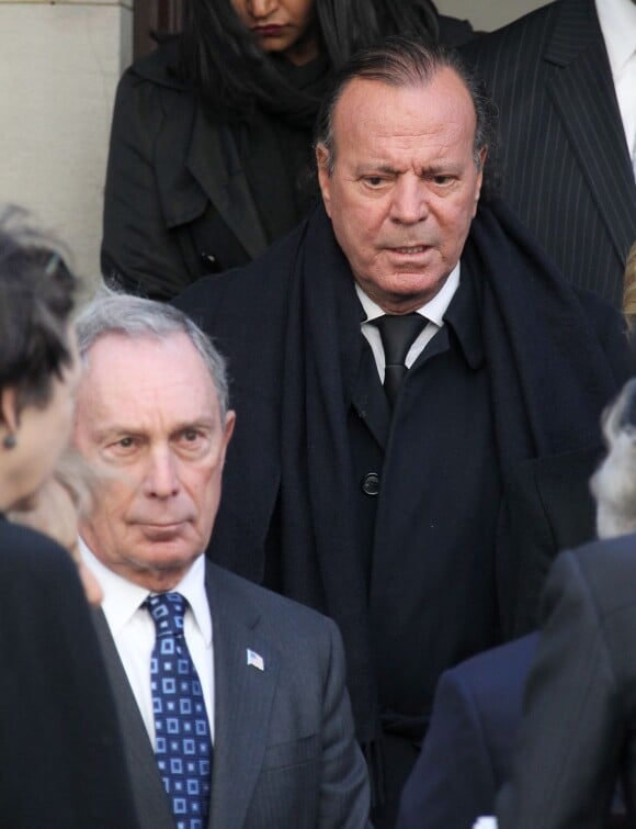 Michael Bloomberg et Julio Iglesias aux funérailles du créateur Oscar de la Renta, le 3 novembre 2014 à New York.