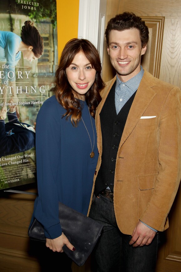 Bryce Pinkham, Emily Young lors d'une projection du film The Theory Of Everything à New York le 3 novembre 2014.
