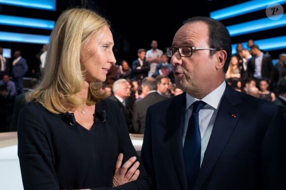François Hollande et Karine Charbonnier sur le plateau de l'émission En direct avec les Français sur TF1 à Aubervilliers, le 6 novembre 2014