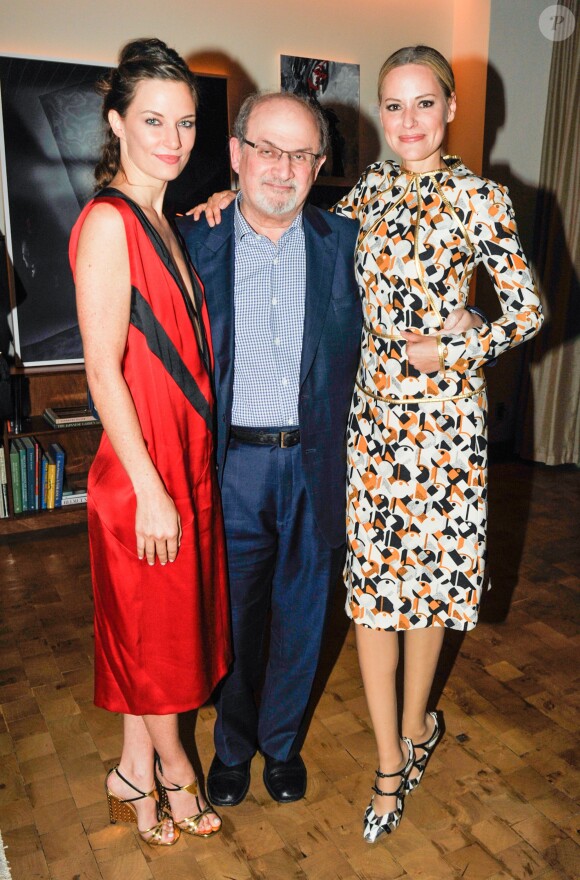 Topaz Page-Green, Salman Rushdie, Aimee Mullins au Lunchbox Fund's Fall Benefit Dinner à New York le 5 novembre 2014.