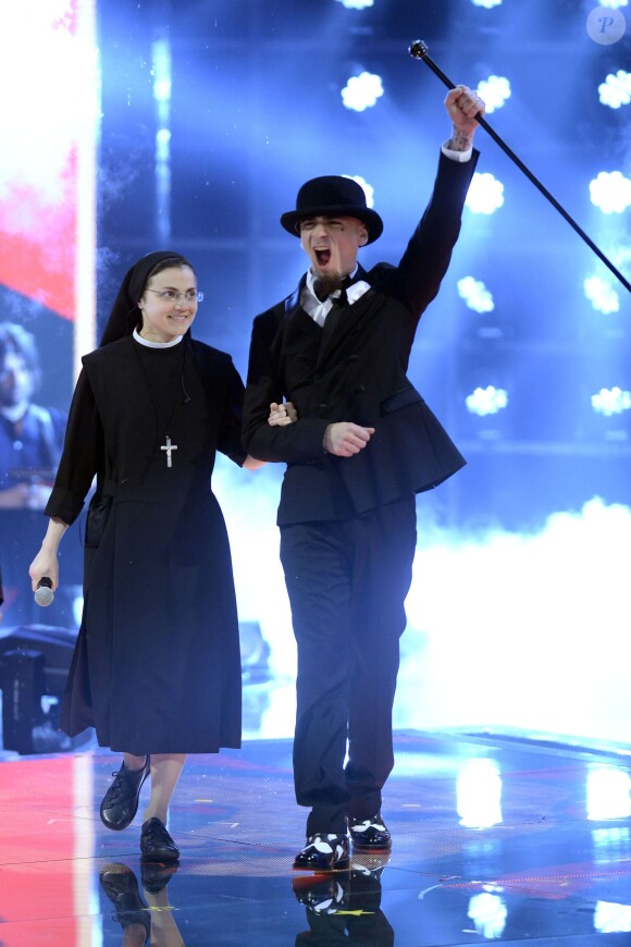 Finale de l'émission "The Voice" Italie, Soeur Cristina Scuccia remporte l'émission à Milan le 5 juin.