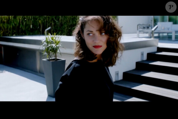Marion Cotillard dans le clip Enter the games, pousse la chansonnette pour un spot de la maison Dior