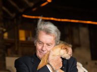 Alain Delon épris d'une chienne au côté de Hugh Grant, doux comme son agneau