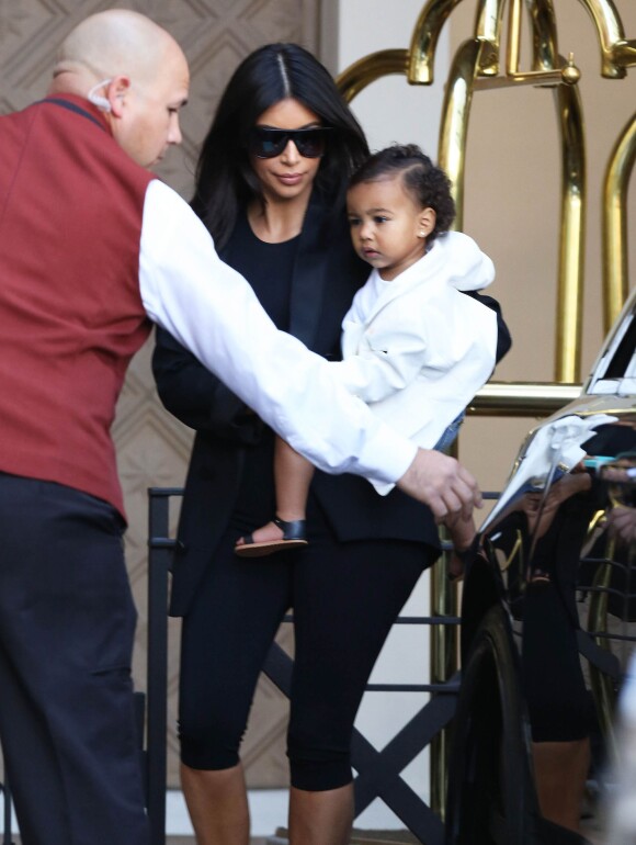 Kim Kardashian et sa fille North assistent à la baby shower de Kourtney à l'hôtel Montage Beverly Hills. Beverly Hills, le 12 novembre 2014.