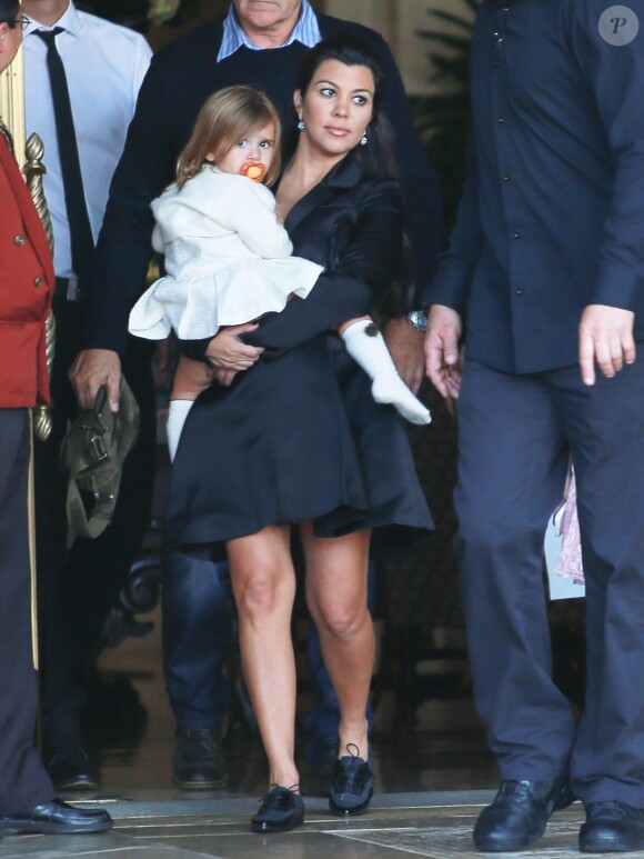 Kourtney Kardashian, enceinte de son troisième enfant, célèbre sa baby shower avec sa fille Penelope. Beverly Hills, le 12 novembre 2014.