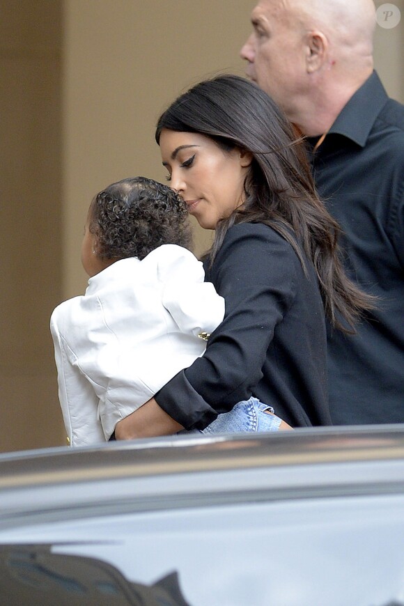 Kim Kardashian et sa fille North assistent à la baby shower de Kourtney Kardashian à l'hôtel Montage Beverly Hills. Beverly Hills, le 12 novembre 2014.