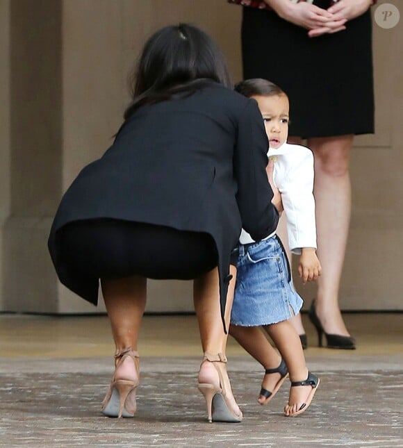Kim Kardashian et sa petite North assistent à la baby shower de Kourtney Kardashian à l'hôtel Montage Beverly Hills. Beverly Hills, le 12 novembre 2014.