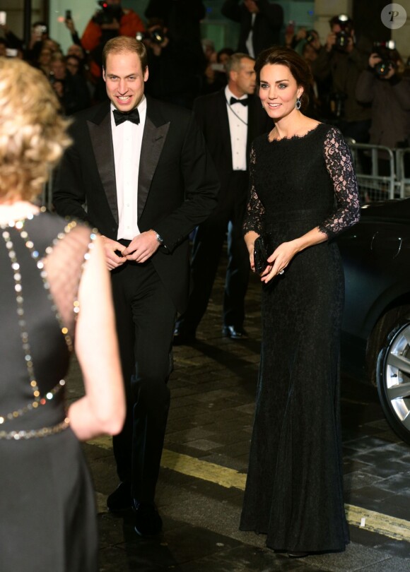 Kate Middleton, enceinte et sublime dans une robe Diane von Furstenberg, et le prince William assistaient le 13 novembre 2014, pour la première fois, à la Royal Variety Performance au Théâtre Palladium, à Londres.