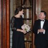 Kate Middleton, enceinte et sublime dans une robe Diane von Furstenberg, et le prince William assistaient le 13 novembre 2014, pour la première fois, à la Royal Variety Performance au Théâtre Palladium, à Londres.