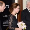 De profil, un baby bump commence à être perceptible... Kate Middleton, enceinte et sublime dans une robe Diane von Furstenberg, assistait avec le prince William, pour la première fois, au gala Royal Variety Performance le 13 novembre 2014, au Palladium à Londres.