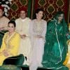 Le roi Mohammed VI du Maroc, la princesse Lalla Asma, le prince Moulay Rachid, la princesse Lalla Meryem, la princesse Lalla Oum Keltoum et la princesse Lalla Hasna lors du mariage du prince Moulay Rachid du Maroc et de Lalla Oum Keltoum (née Boufares) le 13 novembre 2014 au palais royal de Rabat.