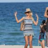 Victoria Silvstedt profite d'un après-midi ensoleillé sur une plage de Miami. Le 14 novembre 2014.