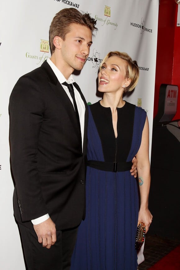 Hunter Johansson et Scarlett Johansson à New York le 18 novembre 2014.
 