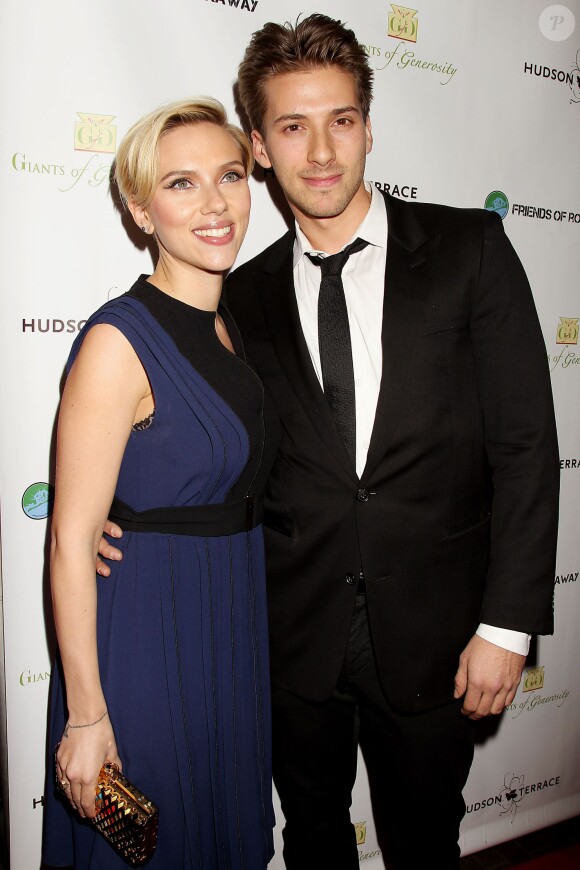Hunter Johansson et sa jumelle Scarlett Johansson à New York le 18 novembre 2014.
 