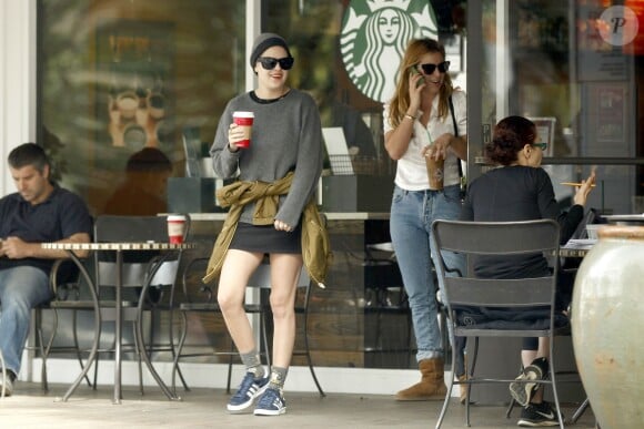 Les soeurs Willis Scout et Tallulah Willis vont au Starbucks de Beverly Hills, le 19 novembre 2014.