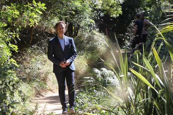 Exclusif - Stéphane Bern en tournage au jardin du Rayol-Canadel à Rayol-Canadel-sur-Mer pour l'émission "Les plus beaux jardins", le 11 juillet 2014.