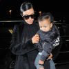 Kim Kardashian et sa fille North à l'aéroport de Los Angeles, le 5 novembre 2014.