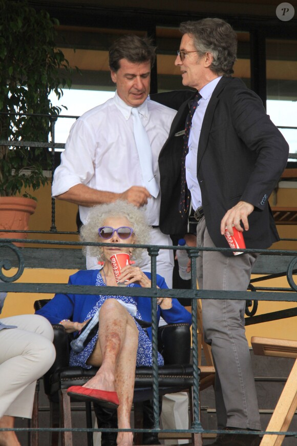 Cayetana Fitz-James Stuart, 18e duchesse d'Albe, était le 4 octobre 2014 avec son mari Alfonso Diez au Real Club Pineda de Séville pour voir son fils Cayetano en lice lors du jumping. La flamboyante aristocrate est morte le 20 novembre 2014 à l'âge de 88 ans.