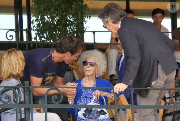 Cayetana Fitz-James Stuart, 18e duchesse d'Albe, était le 4 octobre 2014 avec son mari Alfonso Diez au Real Club Pineda de Séville pour voir son fils Cayetano en lice lors du jumping. La flamboyante aristocrate est morte le 20 novembre 2014 à l'âge de 88 ans.