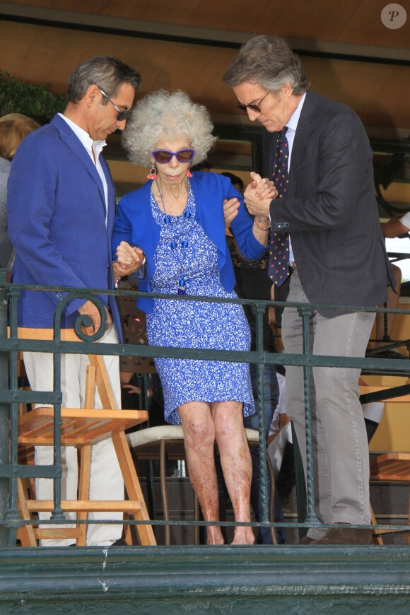Cayetana Fitz-James Stuart, 18e duchesse d'Albe, était le 4 octobre 2014 avec son mari Alfonso Diez au Real Club Pineda de Séville pour voir son fils Cayetano en lice lors du jumping. La flamboyante aristocrate est morte le 20 novembre 2014 à l'âge de 88 ans.