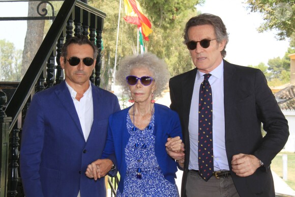 Cayetana Fitz-James Stuart, 18e duchesse d'Albe, était le 4 octobre 2014 avec son mari Alfonso Diez au Real Club Pineda de Séville pour voir son fils Cayetano en lice lors du jumping. La flamboyante aristocrate est morte le 20 novembre 2014 à l'âge de 88 ans.