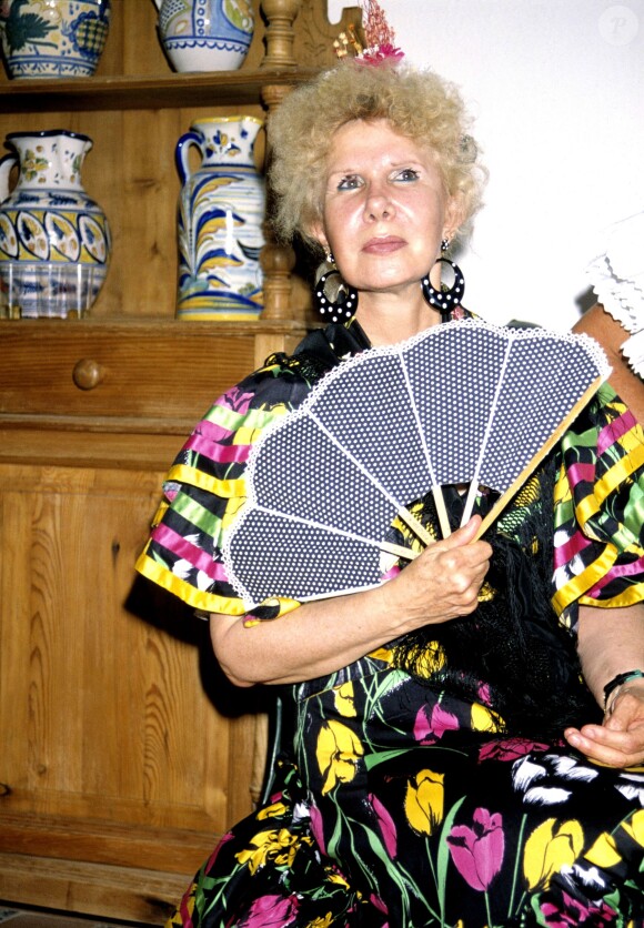 Cayetana Fitz-James Stuart, 18e duchesse d'Albe, en robe flamenco en 1980. La flamboyante aristocrate est morte le 20 novembre 2014 à l'âge de 88 ans.