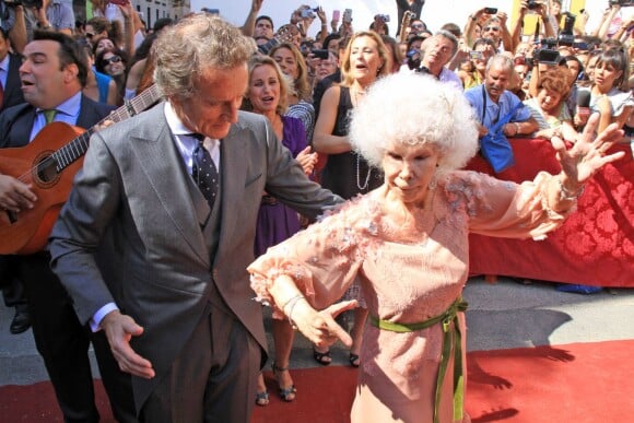 Cayetana Fitz-James Stuart, 18e duchesse d'Albe, lors de son mariage avec Alfonso Diez le 5 octobre 2011 au palais de las Dueñas, à Séville. La flamboyante aristocrate est morte le 20 novembre 2014 à l'âge de 88 ans.