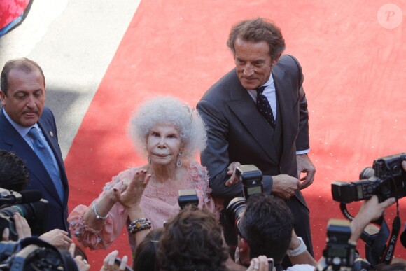 Cayetana Fitz-James Stuart, 18e duchesse d'Albe, lors de son mariage avec Alfonso Diez le 5 octobre 2011 au palais de las Dueñas, à Séville. La flamboyante aristocrate est morte le 20 novembre 2014 à l'âge de 88 ans.