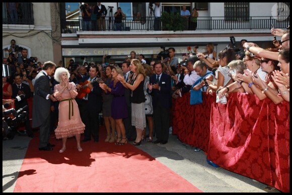 POOL PICTURES - CAYETANA FITZ-JAMES STUART, DUCHESSE D' ALBE ET ALFONSO DIEZ A LEUR MARIAGE A LA DUENAS PALACIO A SEVILLE.  Cayetana Fitz-James Stuart, Duchess of Alba, and Alfonso Diez wedding at the Palacio de Duenas in Seville.- October 5, 201105/10/2011 - seville