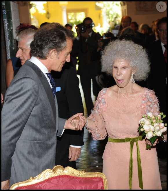 POOL PICTURES - CAYETANA FITZ-JAMES STUART, DUCHESSE D' ALBE ET ALFONSO DIEZ A LEUR MARIAGE A LA DUENAS PALACIO A SEVILLE.  Cayetana Fitz-James Stuart, Duchess of Alba, and Alfonso Diez wedding at the Palacio de Duenas in Seville.- October 5, 201105/10/2011 - seville