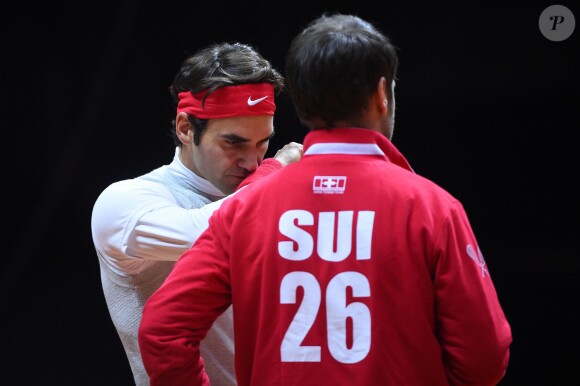 Roger Federer lors de l'entraînement de l'équipe de Suisse avant la finale de la Coupe Davis au stade Pierre-Mauroy de Lille, le 19 novembre 2014