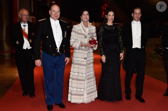Le prince Albert II de Monaco, sa soeur la princesse Caroline de Hanovre, Andrea Casiraghi et son épouse Tatiana Santo Domingo, enceinte, lors du gala de clôture de la Fête nationale monégasque, le 19 novembre 2014 au Grimaldi Forum.